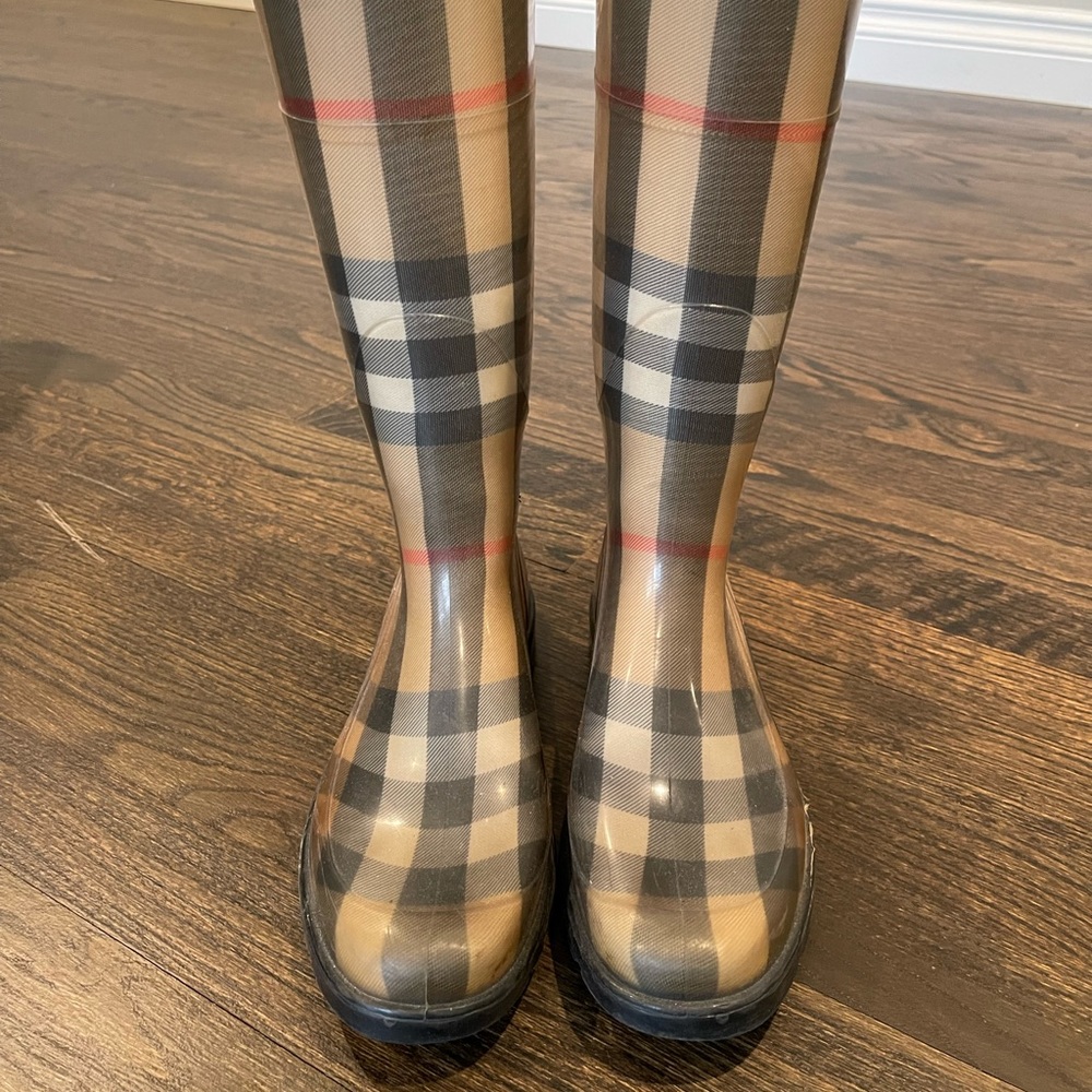 Burberry Rain Boots 8 - Picture 2 of 6